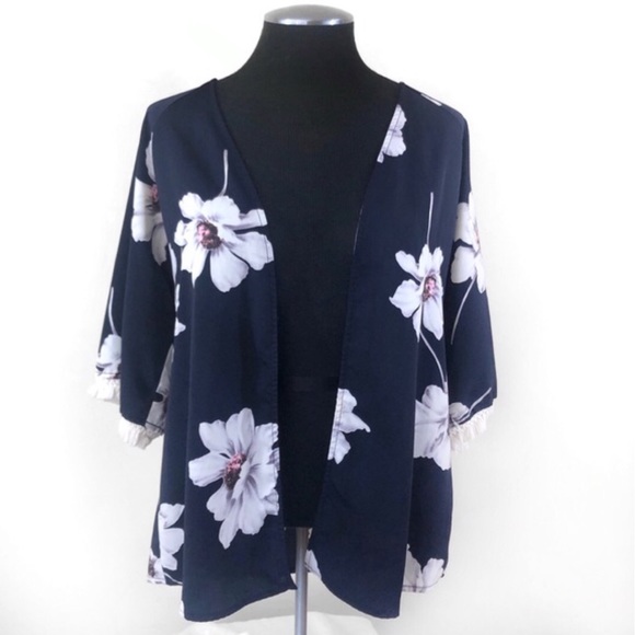 19 Cooper Tops - 19 Cooper - Floral Fringe Wrap